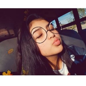 Meet your Posher, Camila martinez